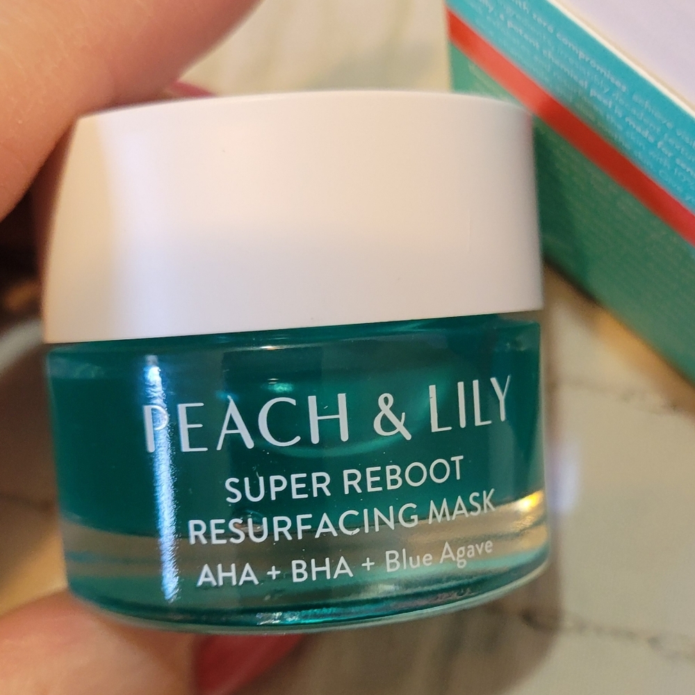 PEACH & LILY
Super Reboot Resurfacing Mask 2.70 fl oz.  New in box.